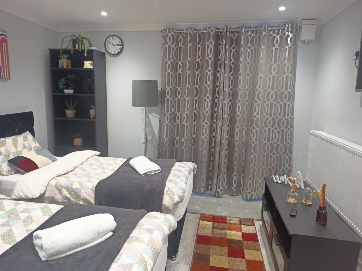 Homey Studio In Newport Perfect For Couples & Travelers Esterno foto