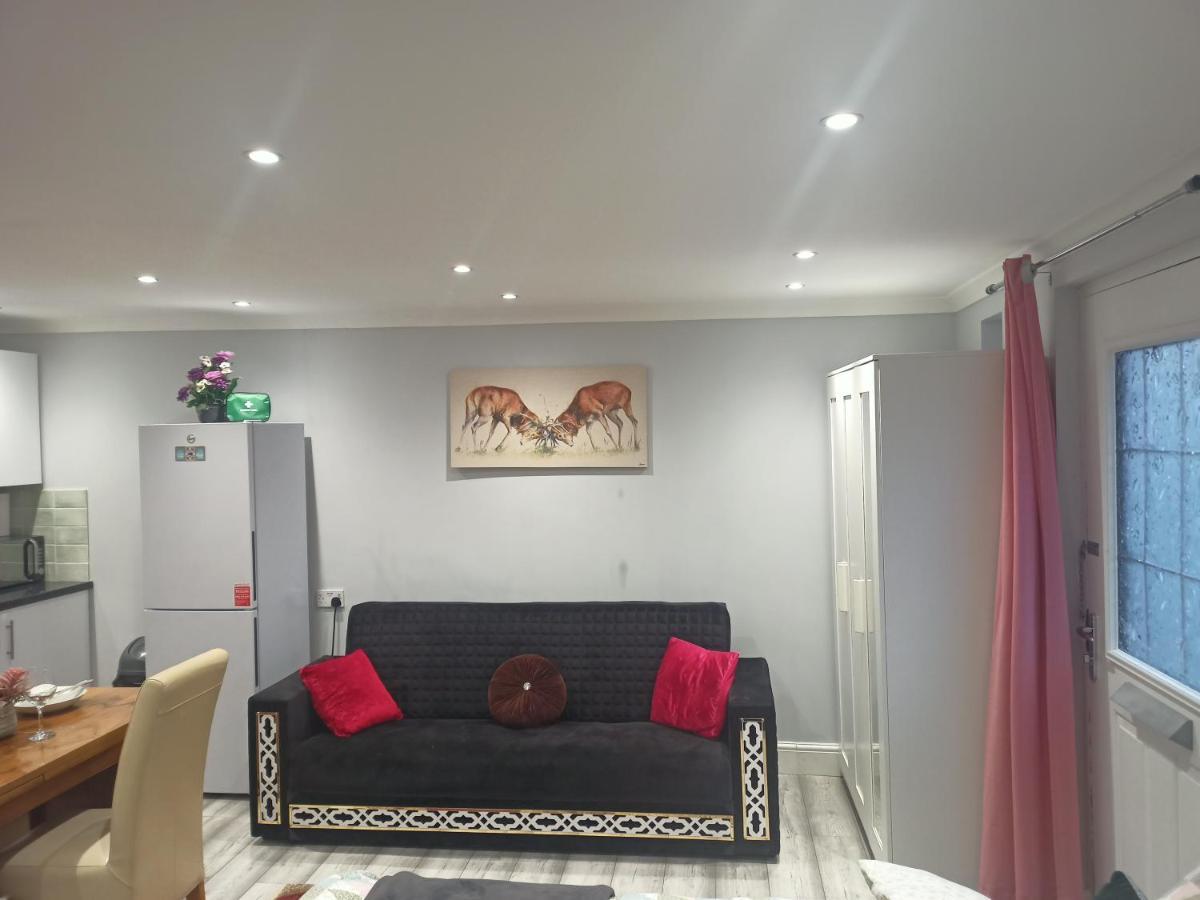 Homey Studio In Newport Perfect For Couples & Travelers Esterno foto