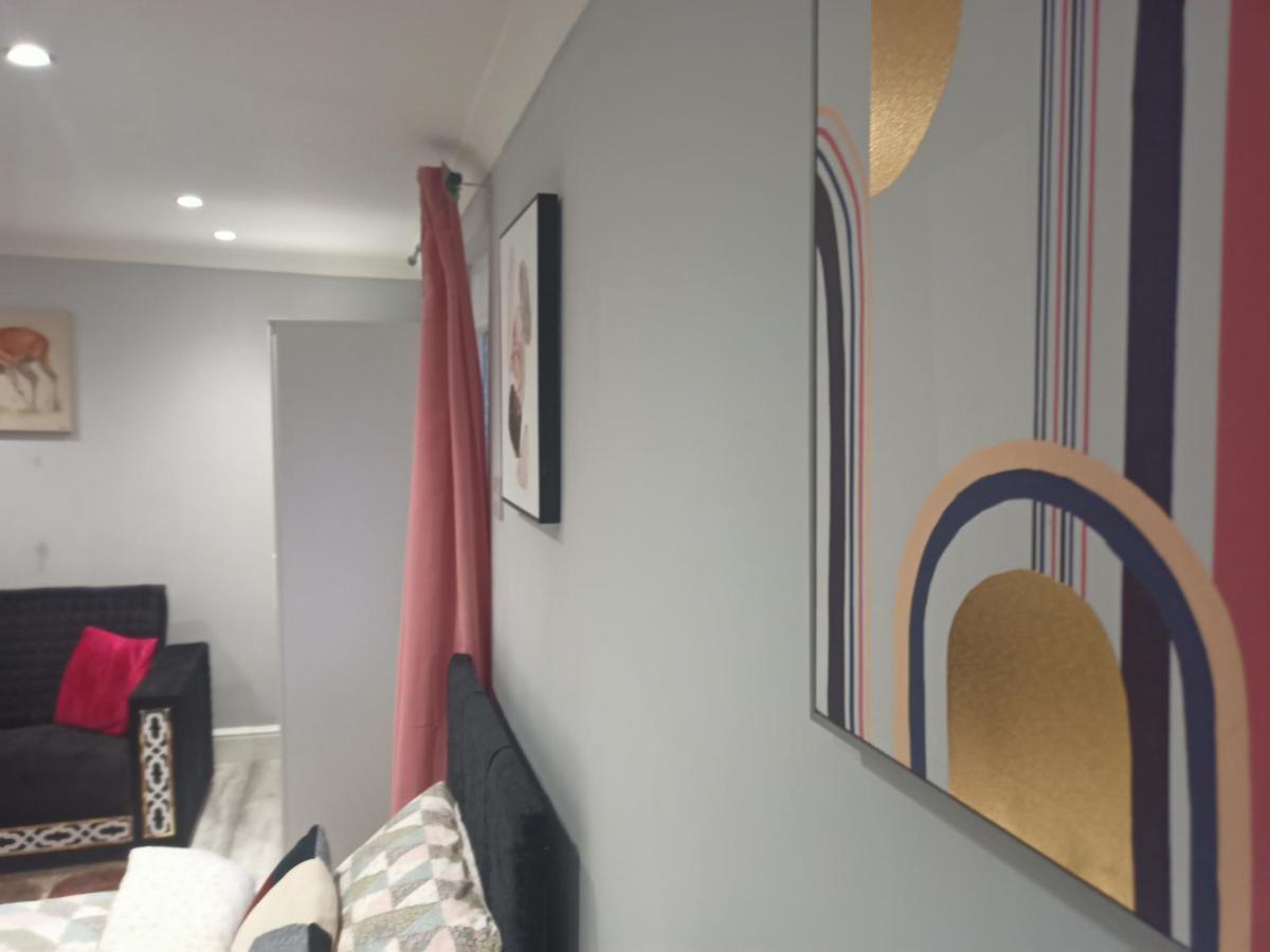 Homey Studio In Newport Perfect For Couples & Travelers Esterno foto