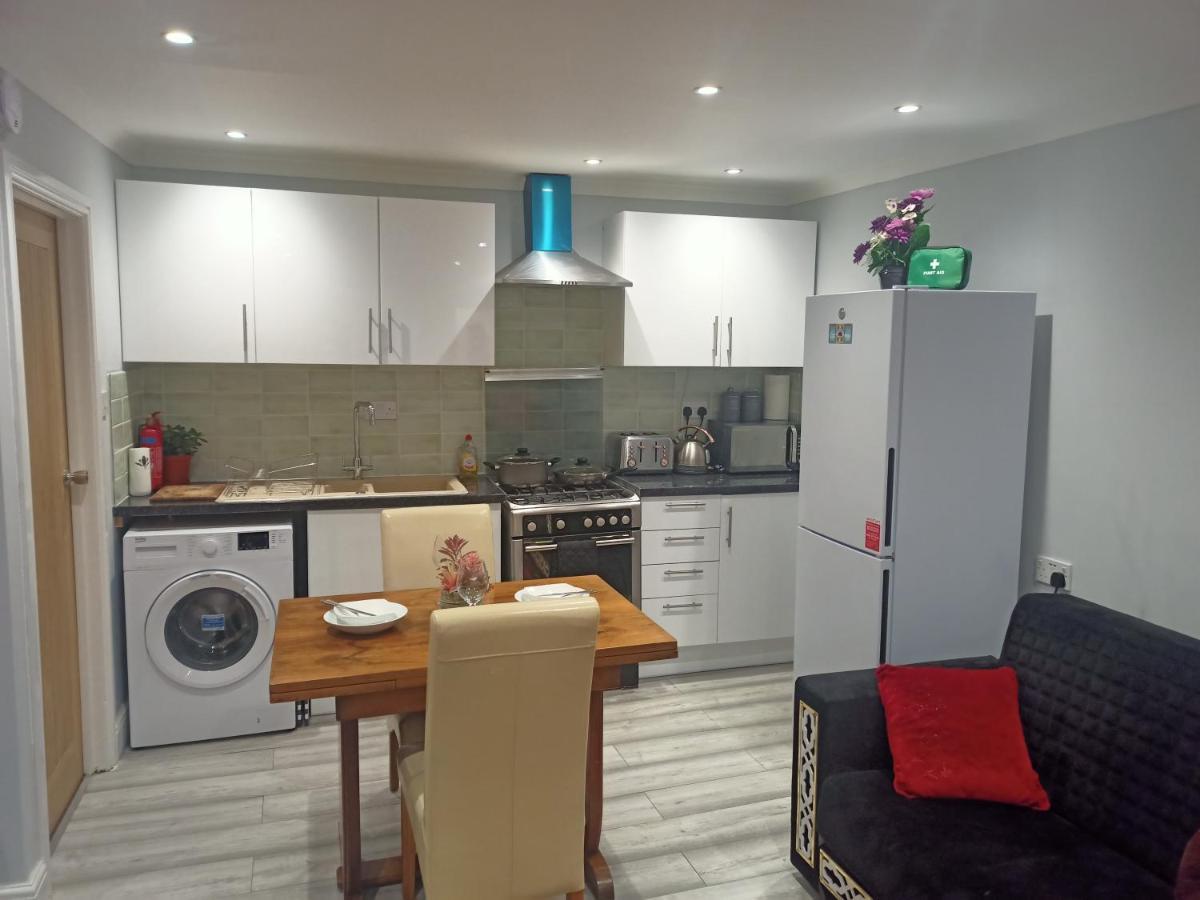 Homey Studio In Newport Perfect For Couples & Travelers Esterno foto