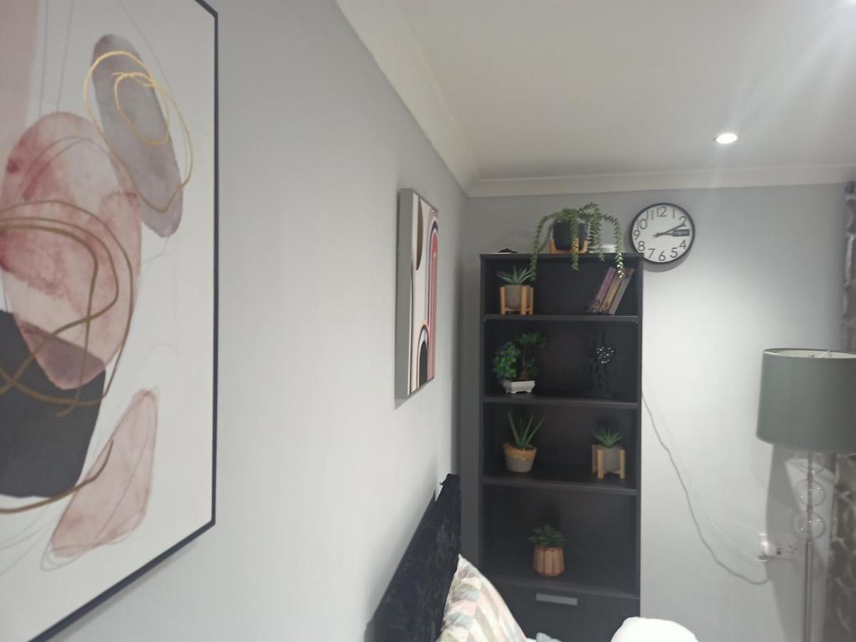 Homey Studio In Newport Perfect For Couples & Travelers Esterno foto