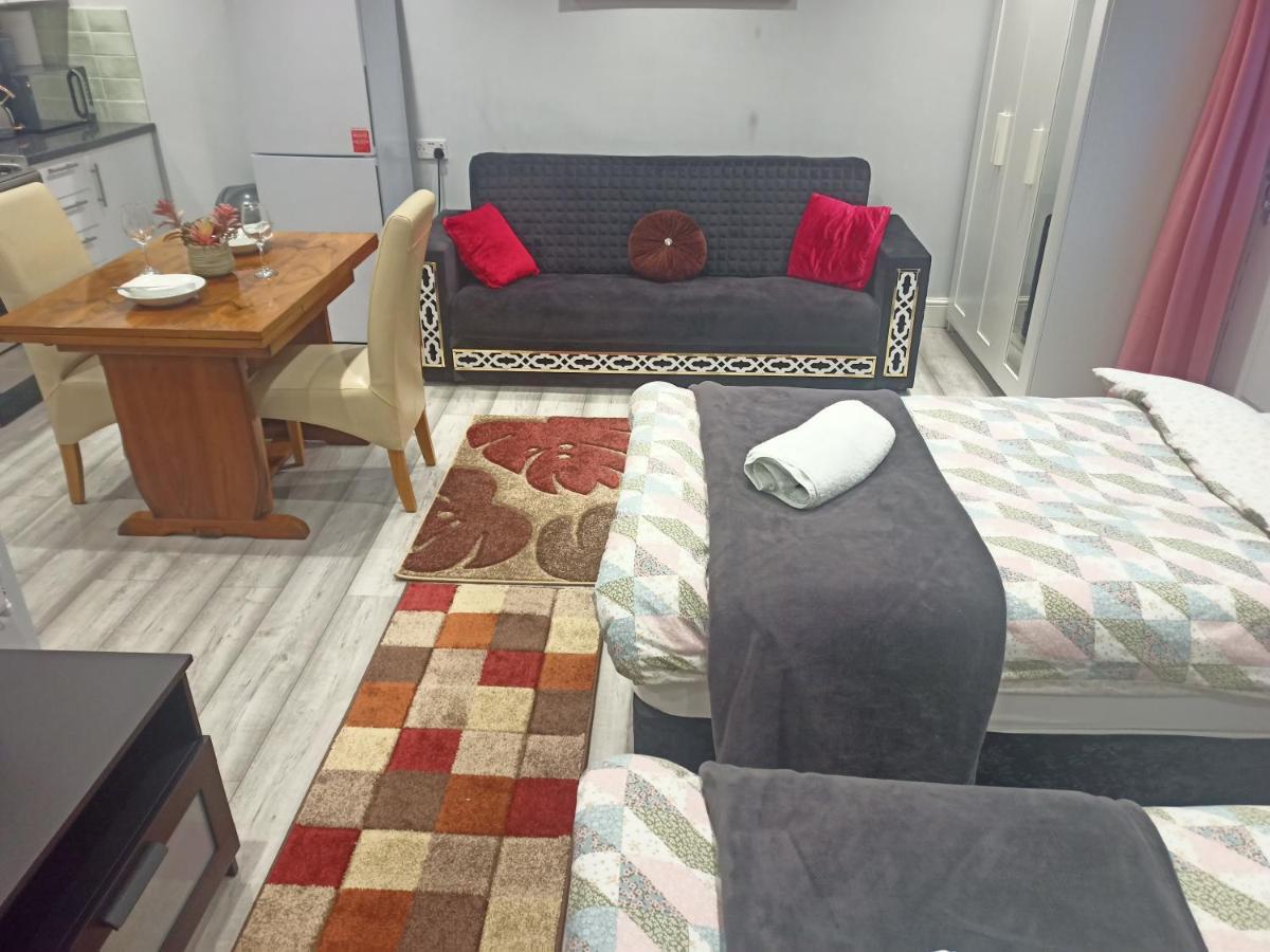 Homey Studio In Newport Perfect For Couples & Travelers Esterno foto