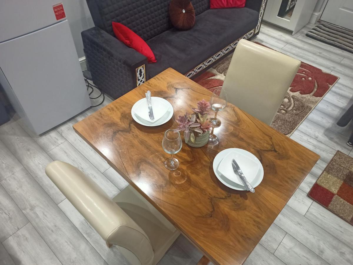 Homey Studio In Newport Perfect For Couples & Travelers Esterno foto