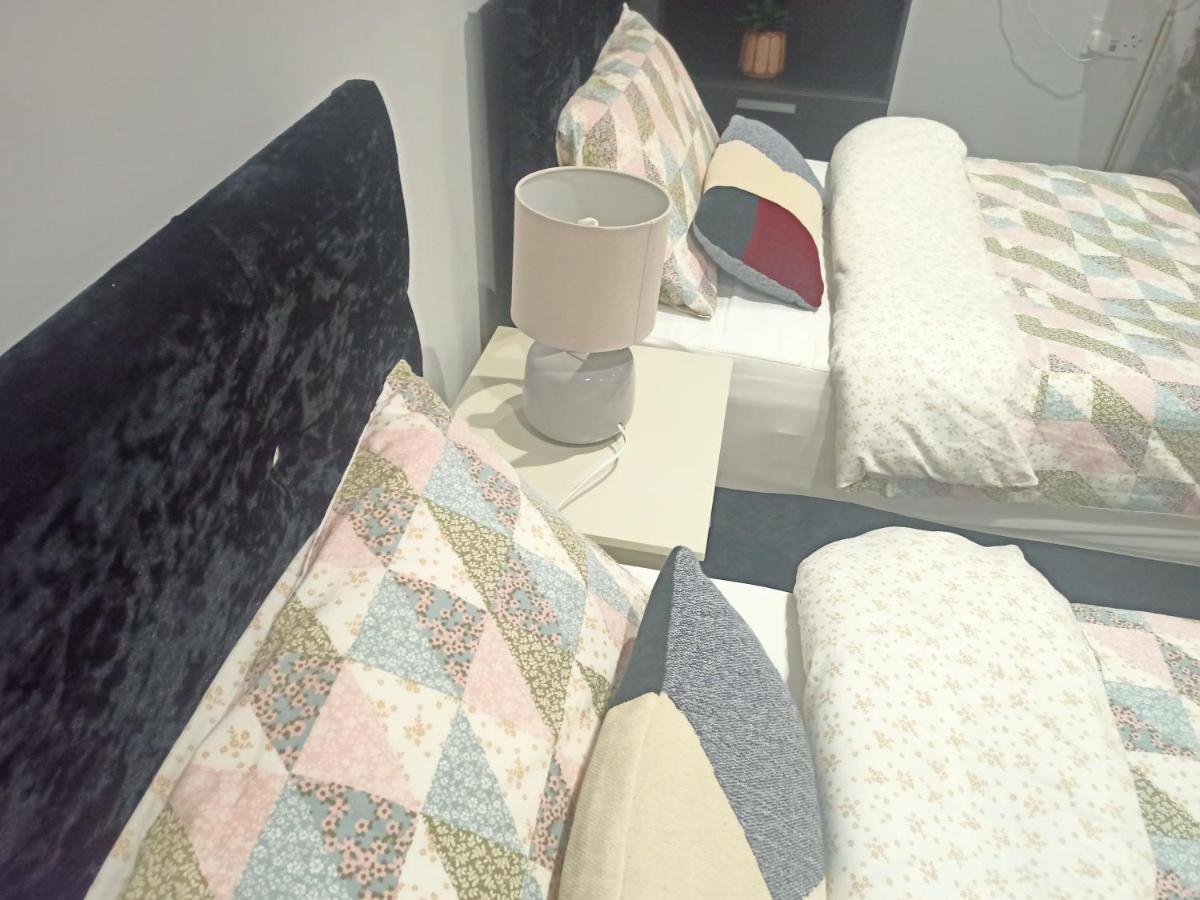 Homey Studio In Newport Perfect For Couples & Travelers Esterno foto