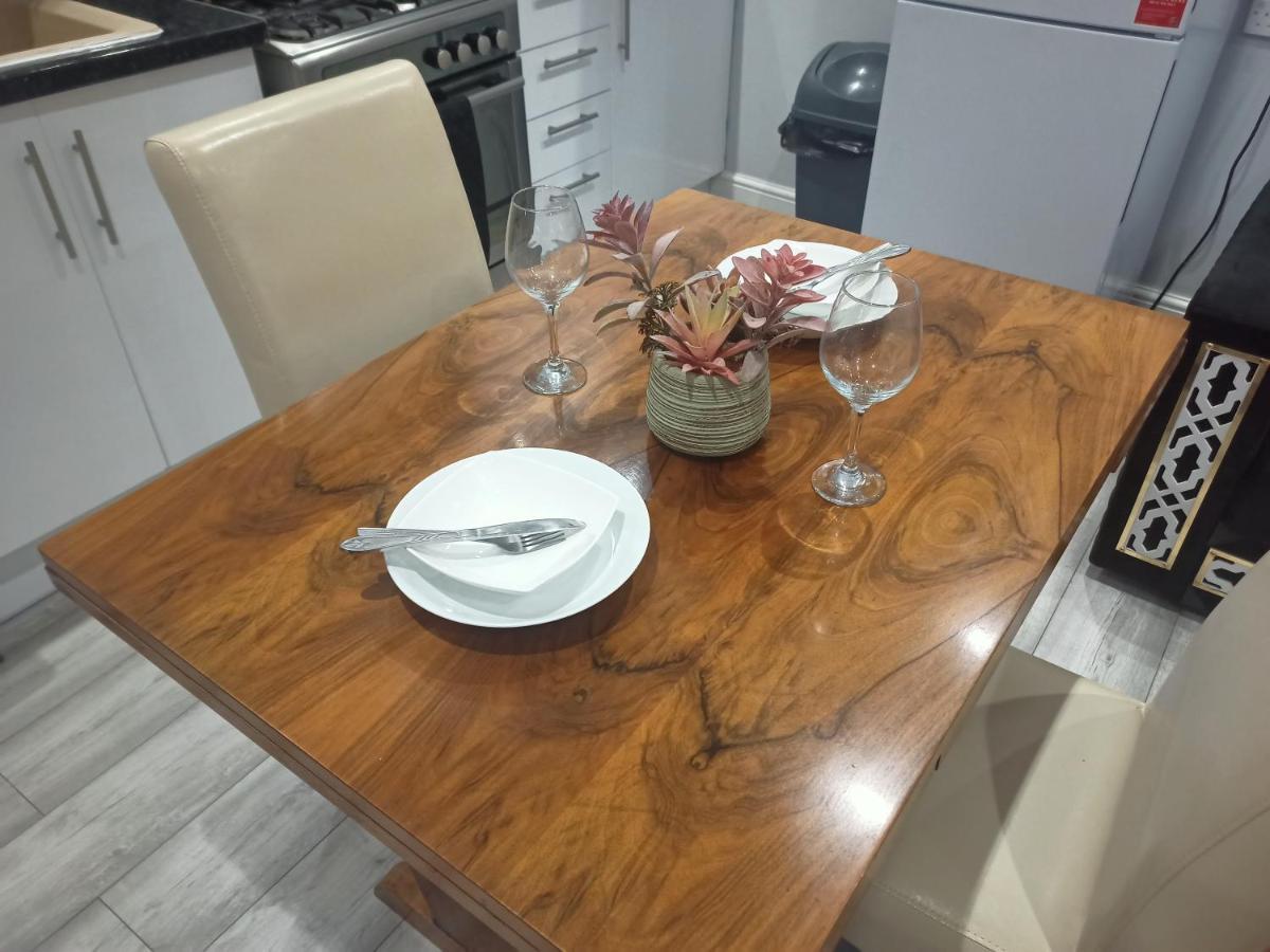 Homey Studio In Newport Perfect For Couples & Travelers Esterno foto