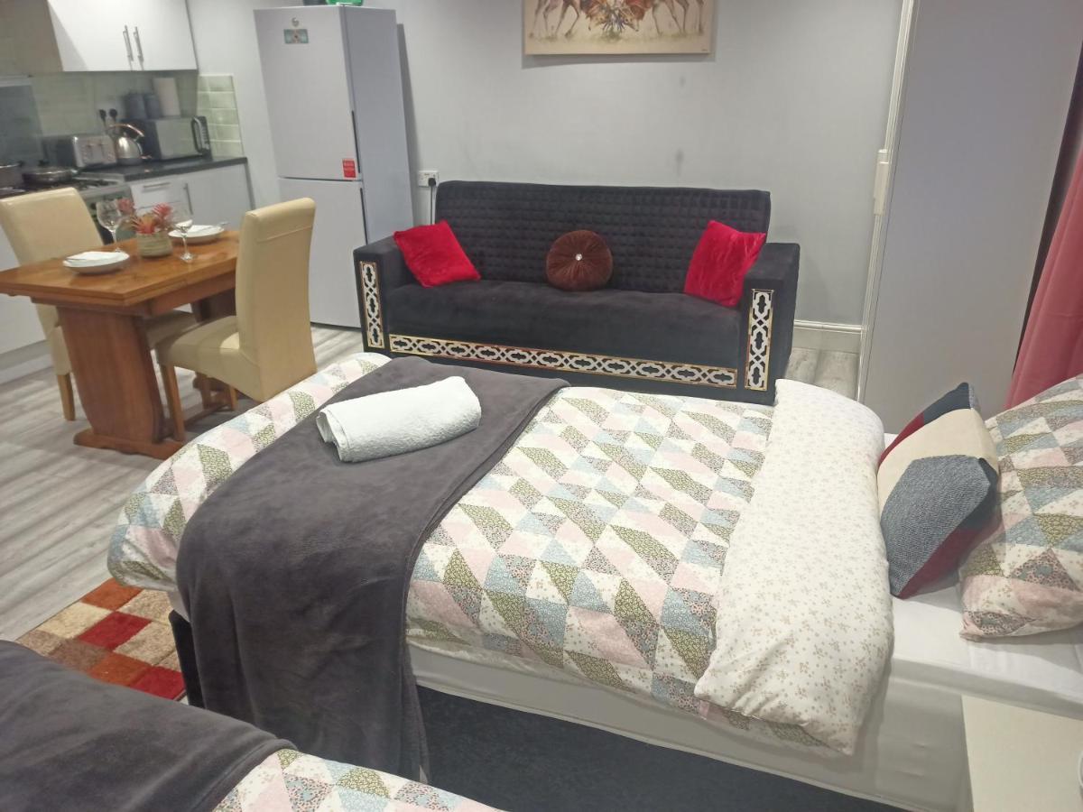 Homey Studio In Newport Perfect For Couples & Travelers Esterno foto