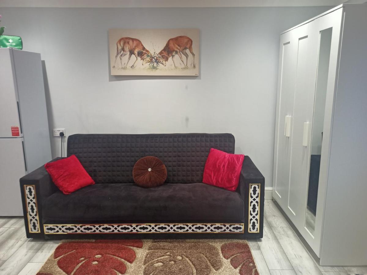 Homey Studio In Newport Perfect For Couples & Travelers Esterno foto