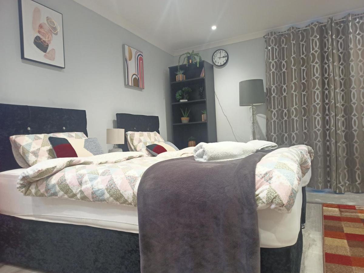 Homey Studio In Newport Perfect For Couples & Travelers Esterno foto