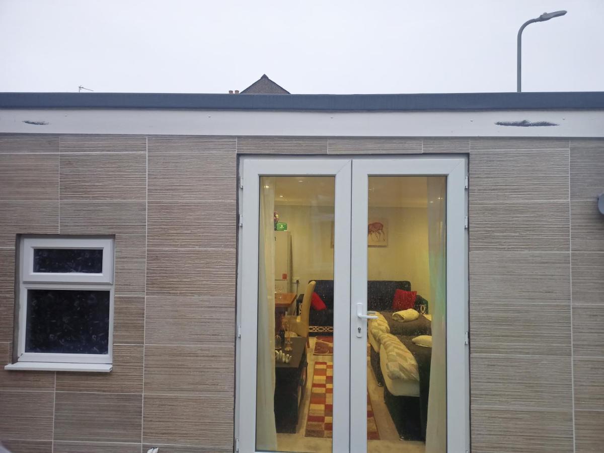 Homey Studio In Newport Perfect For Couples & Travelers Esterno foto