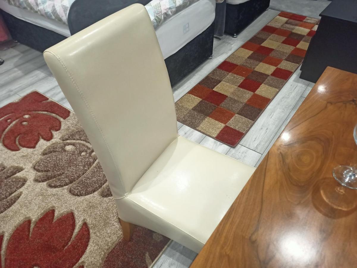 Homey Studio In Newport Perfect For Couples & Travelers Esterno foto