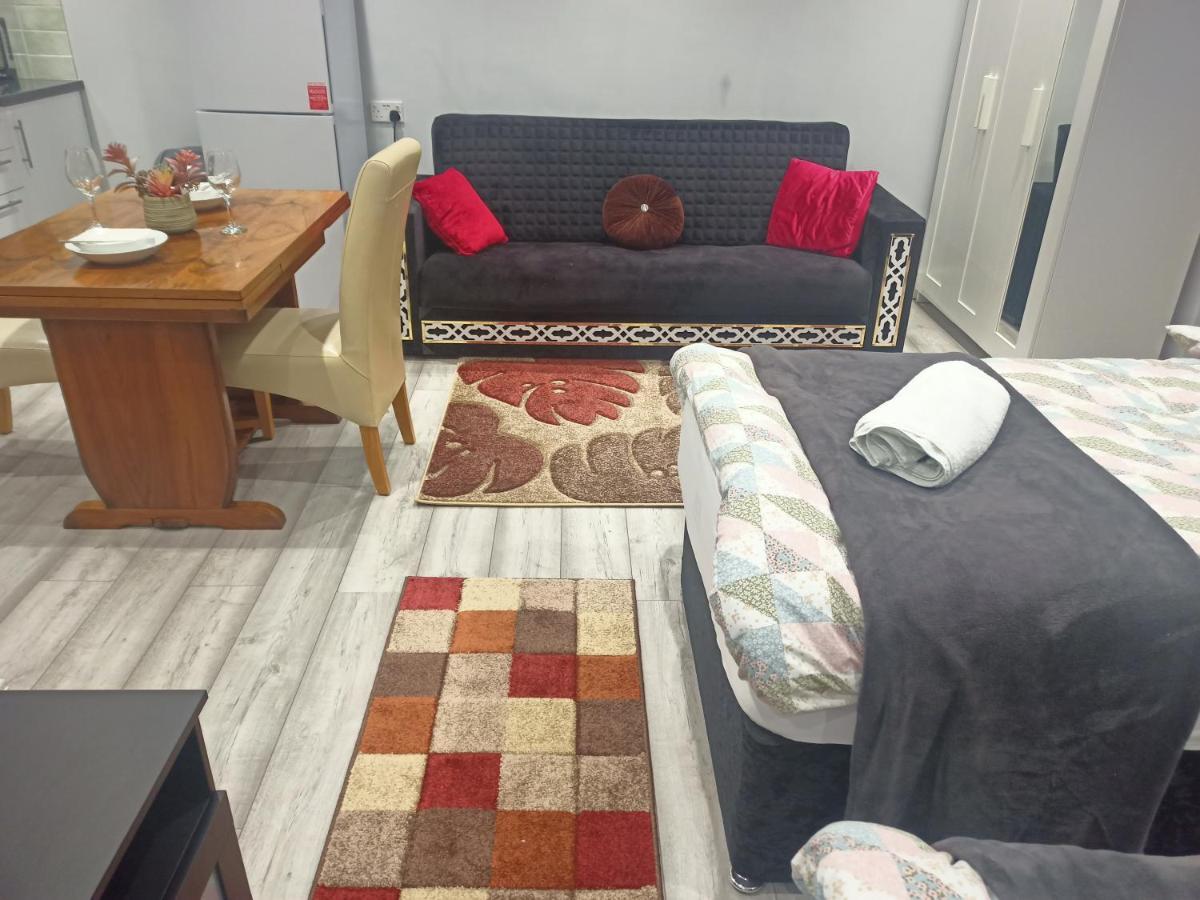 Homey Studio In Newport Perfect For Couples & Travelers Esterno foto