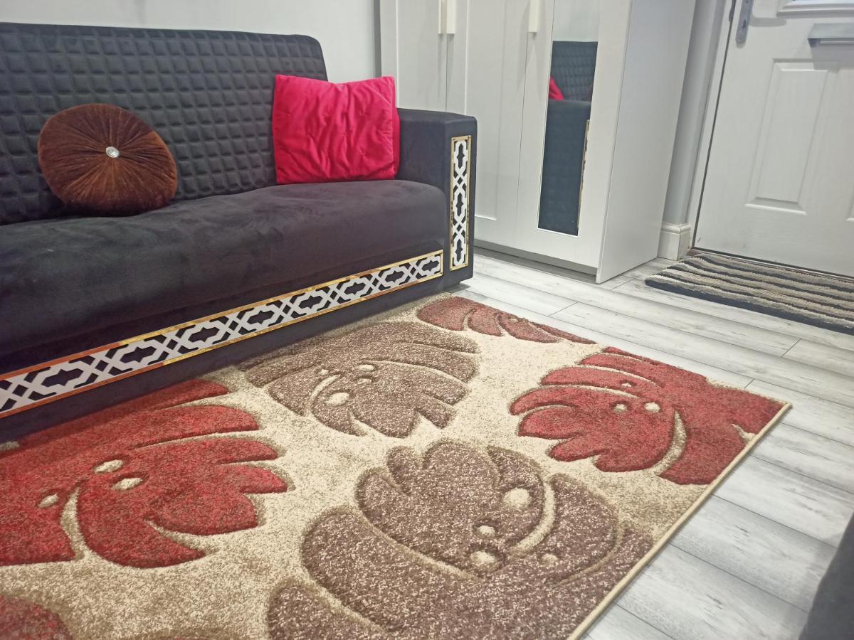 Homey Studio In Newport Perfect For Couples & Travelers Esterno foto