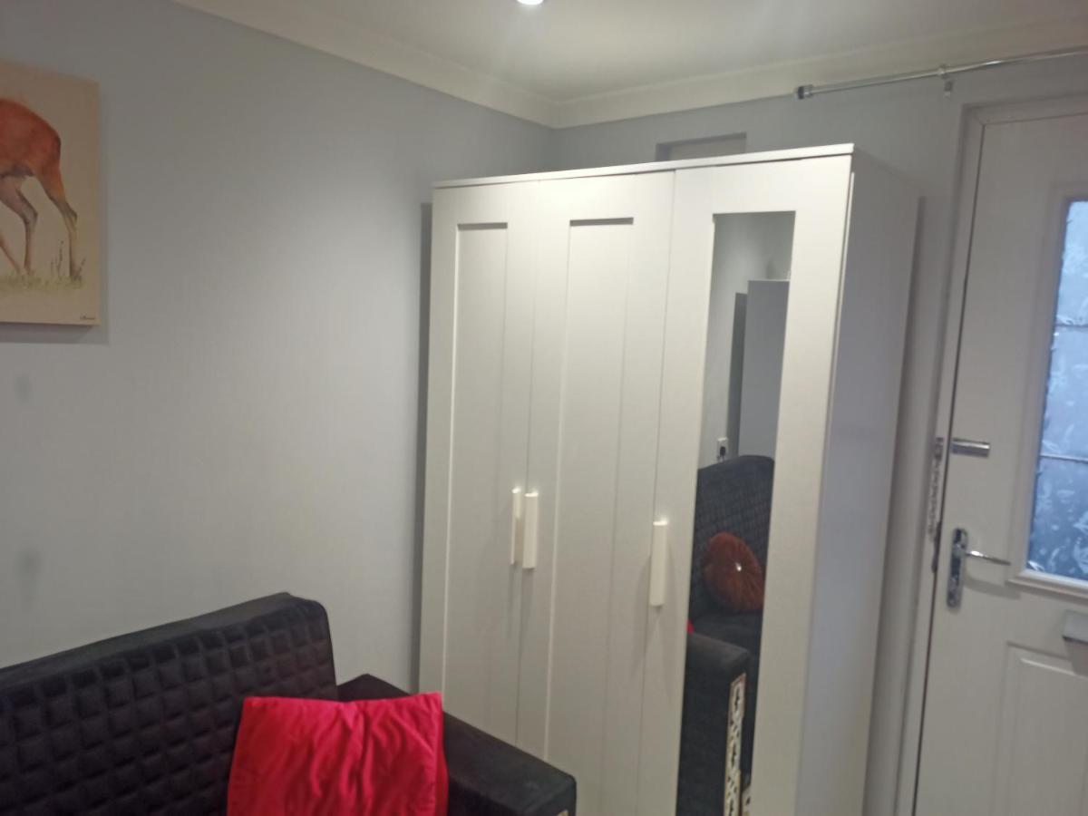 Homey Studio In Newport Perfect For Couples & Travelers Esterno foto
