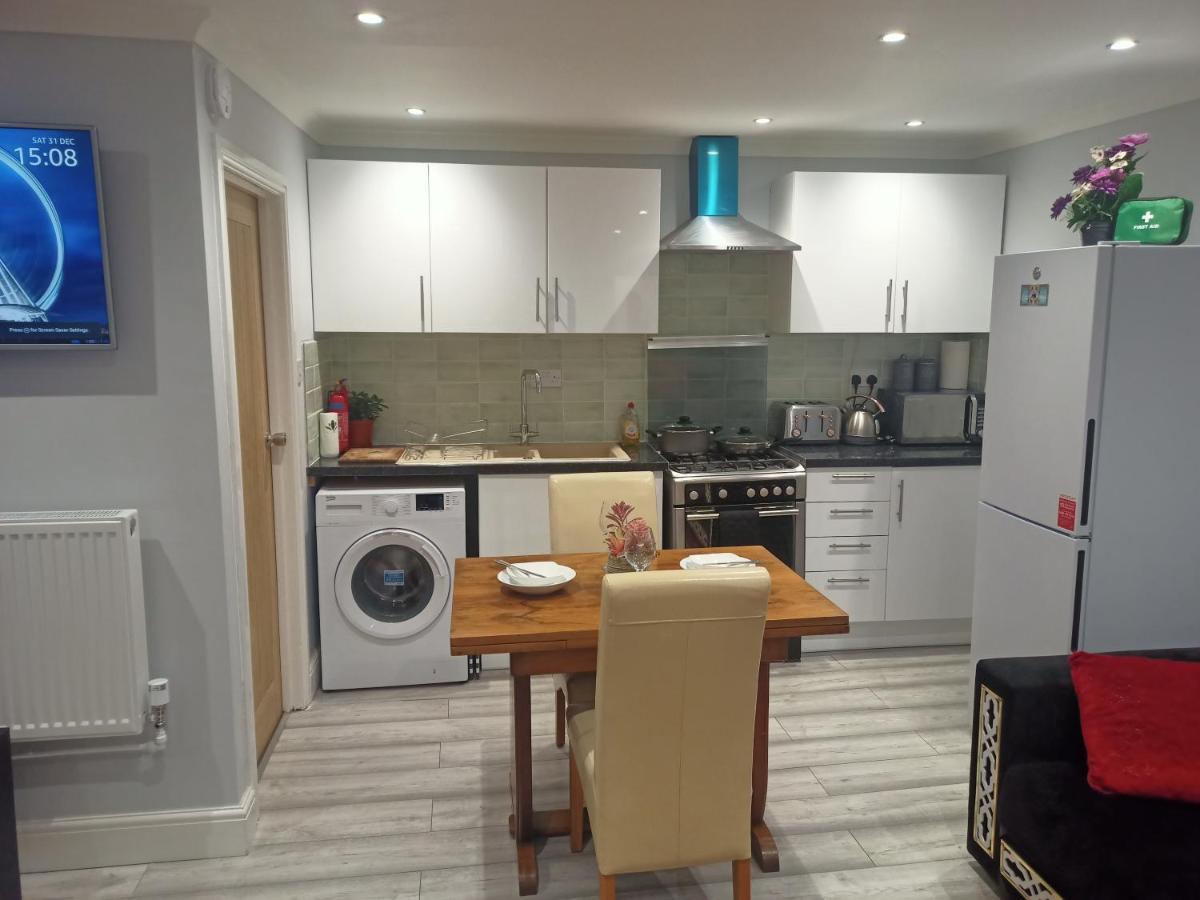 Homey Studio In Newport Perfect For Couples & Travelers Esterno foto