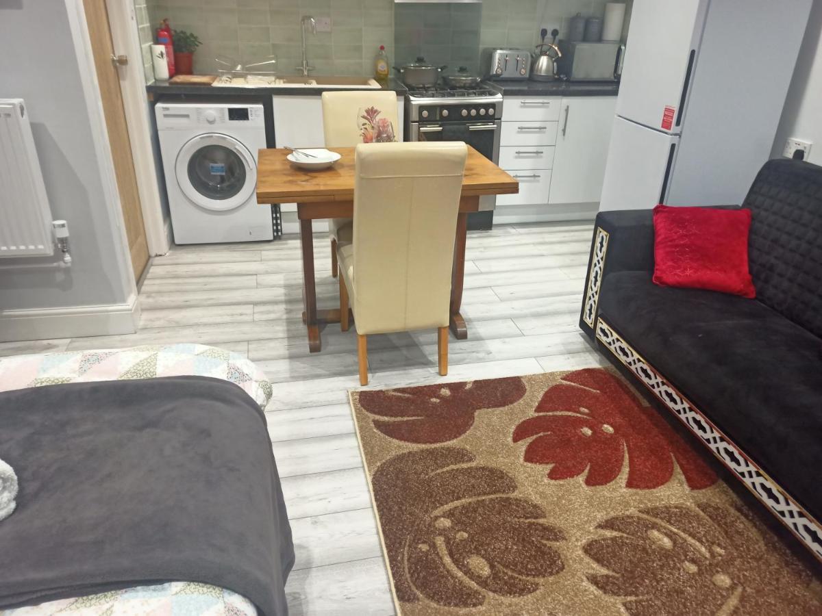 Homey Studio In Newport Perfect For Couples & Travelers Esterno foto