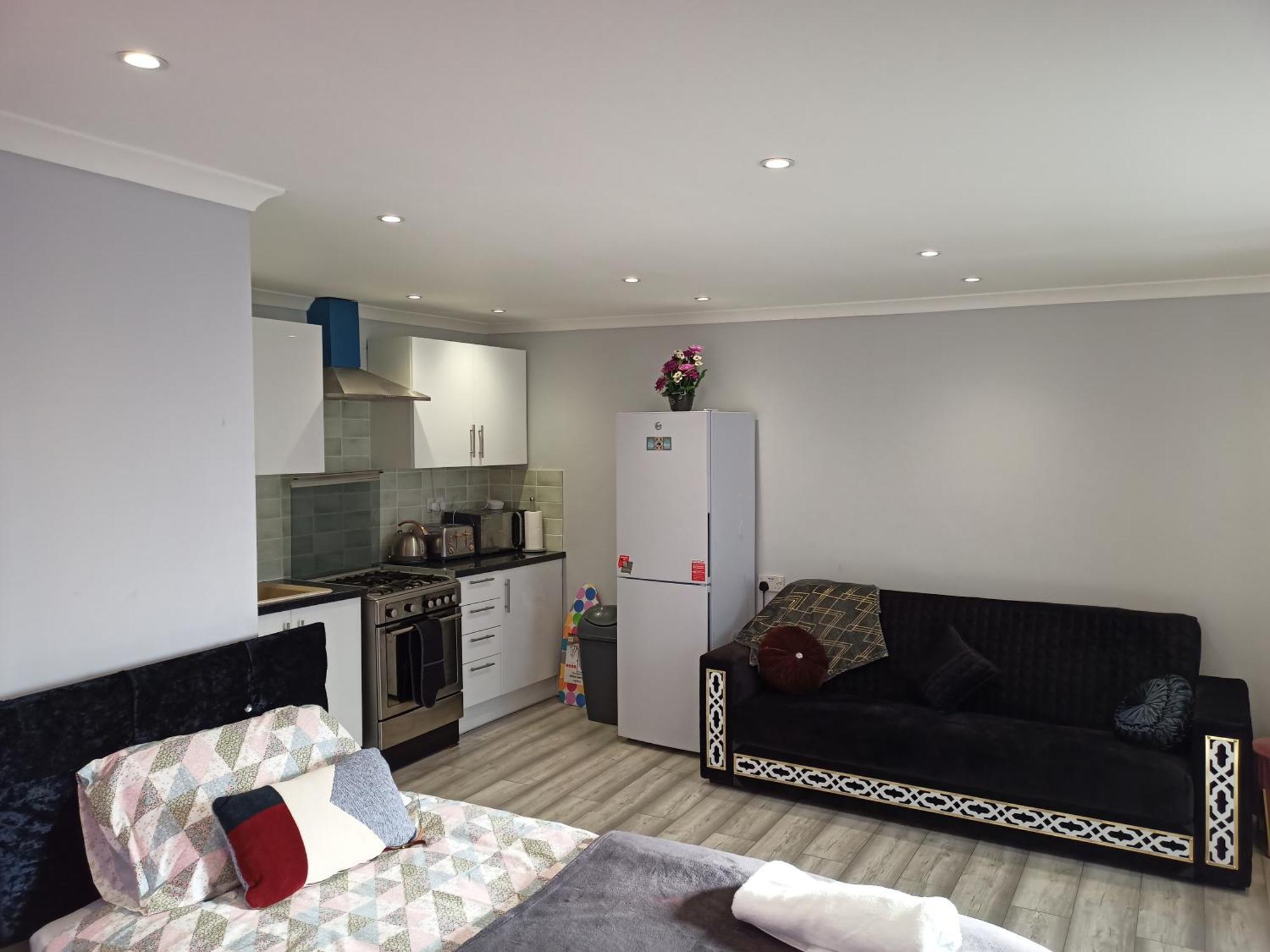 Homey Studio In Newport Perfect For Couples & Travelers Esterno foto